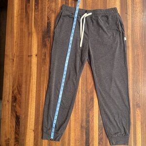Vuori Performance Joggers. Size Medium